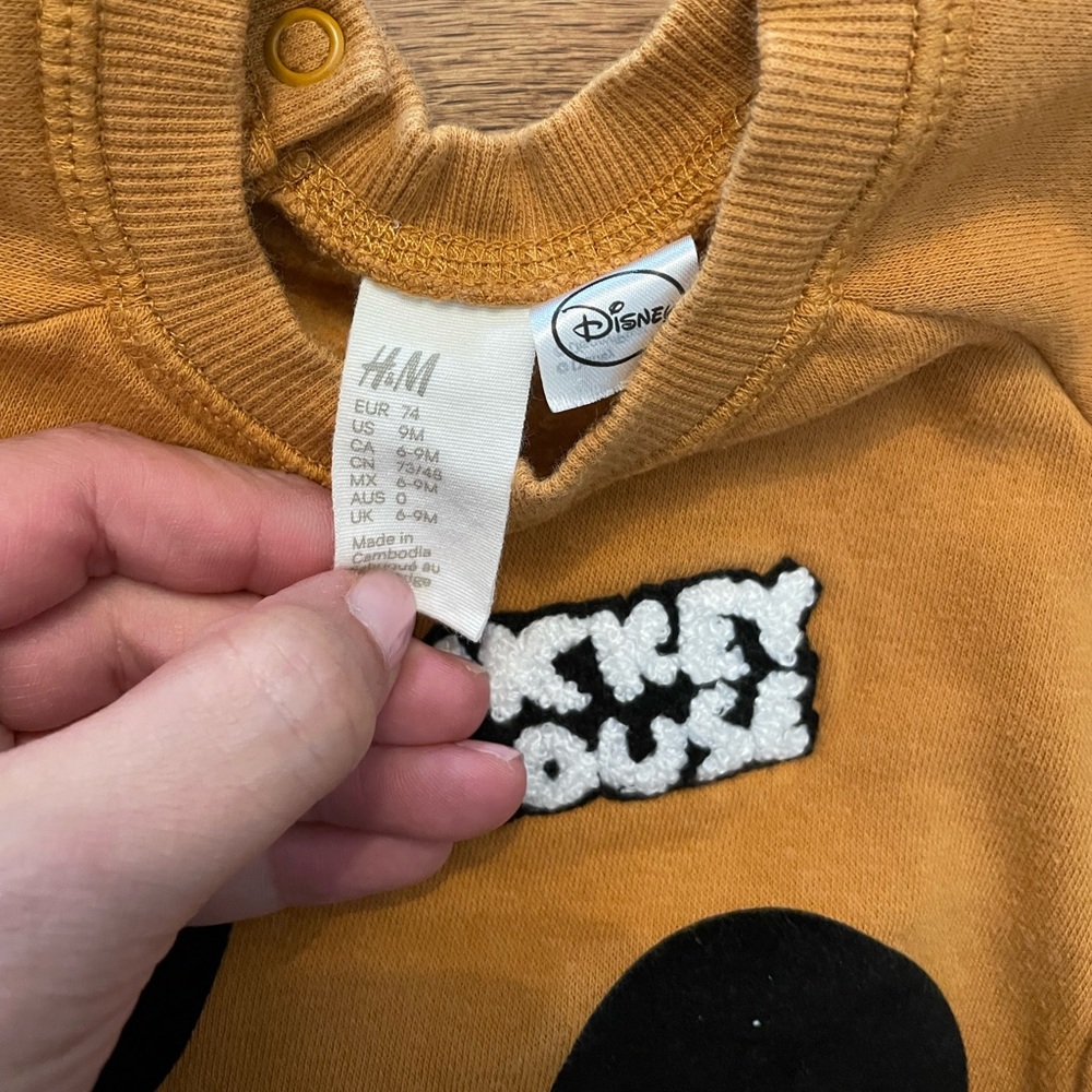 Mickey Mouse sweatshirt - Picture 3 of 3